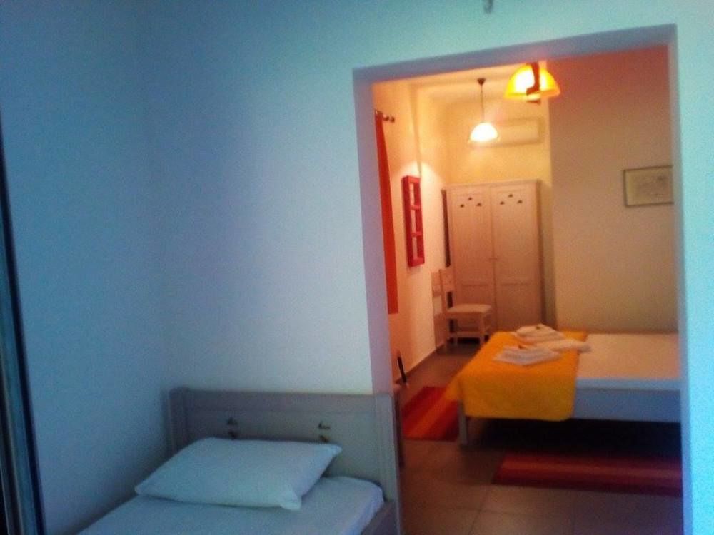 To Greki Hotell Livartzi Eksteriør bilde