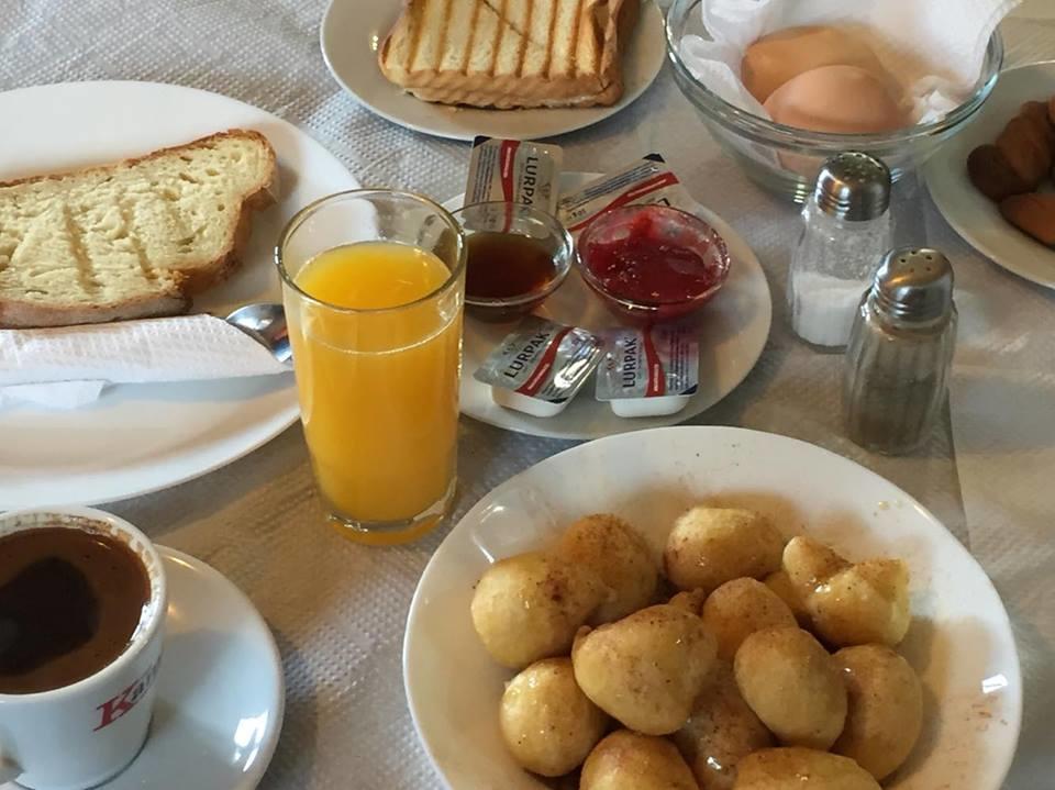 To Greki Hotell Livartzi Eksteriør bilde